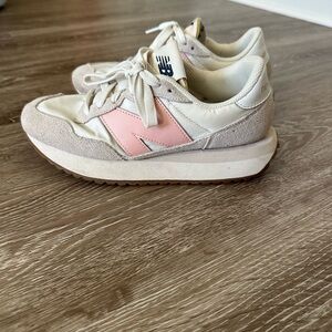 New Balance 237 Sneakers